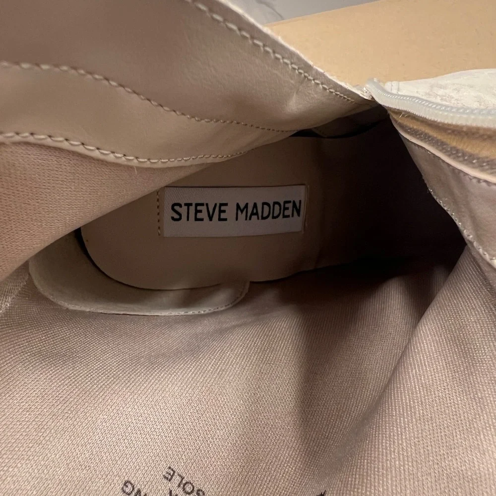 Steve Madden Lynden Bootie - Picture 2 of 6